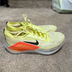 Nike Zoom Fly 4